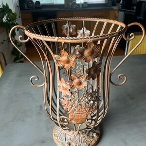 Hollywood Regency Art Deco 1930s 1940s rare urn vase garden decor